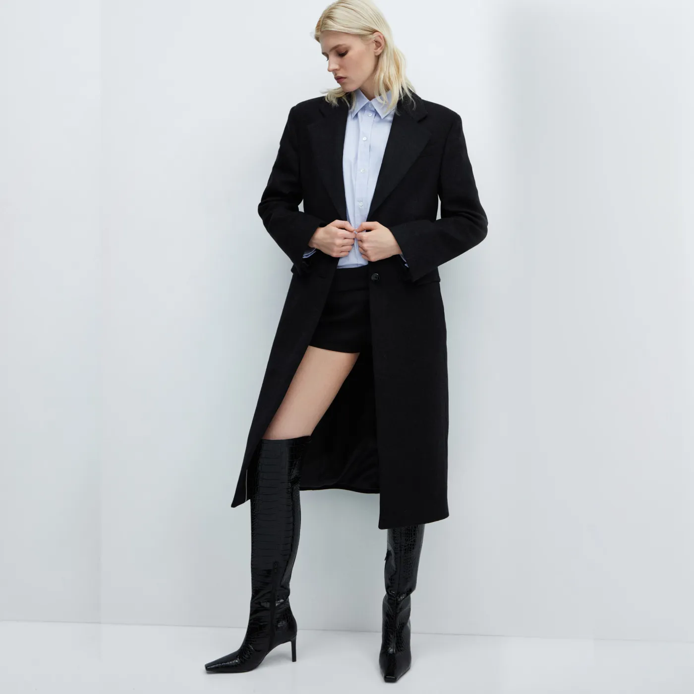 Black Croc-Effect Based Stiletto Boots - الصورة 3