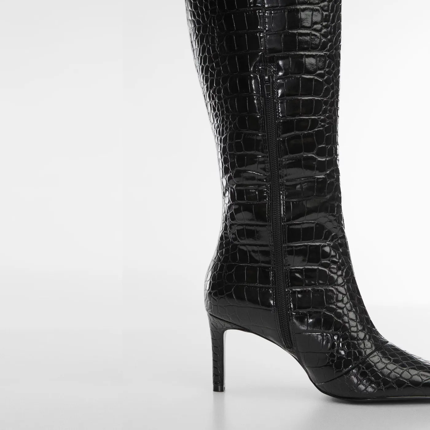 Black Croc-Effect Based Stiletto Boots - الصورة 5